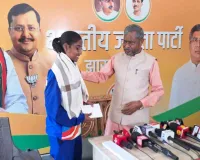थाईलैंड में गोल्ड जीतने वाली जामताड़ा की शूटर देवासी हेंब्रम को बाबूलाल मरांडी ने किया सम्मानित