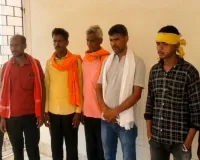 Chatra News: कलयुगी बेटे ने पत्नी संग मिलकर पिता को उतारा मौत के घाट, गांव में सनसनी
