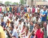 Pakur News: भीषण गर्मी में बिजली संकट से फूटा ग्रामीणों का गुस्सा, प्रशासन के खिलाफ नारेबाजी