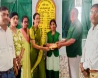 Pakur News: मैट्रिक परीक्षा में स्कूल टॉपर बनी रिया कुमारी को आलोकानंदा चैरिटेबल ट्रस्ट ने किया सम्मानित