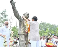 हेमन्त सोरेन ने दुर्गा सोरेन को दी श्रद्धांजलि, कहा—झारखंड आंदोलन के महान योद्धा थे