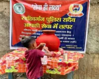 Sahebganj News: भीषण गर्मी में खाकी का मानवीय चेहरा, राधानगर थाना प्रभारी ने लगवाया निःशुल्क प्याऊ 
