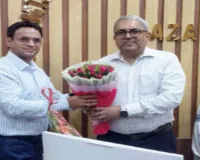 Hazaribagh News: पदभार संभालते ही एक्शन में कमिश्नर विजय गुप्ता, प्रमंडलीय कार्यालय की विभिन्न शाखाओं का लिया विस्तृत ब्यौरा