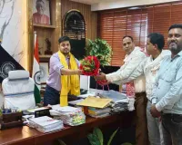 Dhanbad News: वाल्मीकि महापंचायत ने डीसी को दी बधाई, जाति प्रमाण पत्र शिविर लगाने का मिला आश्वासन