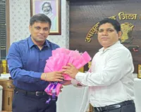 Deoghar News: सौरभ कुमार भुवानिया बने 48वें उपायुक्त, निवर्तमान डीसी शशि प्रकाश सिंह से ली जिम्मेदारी