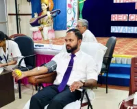 Koderma News: माँ की ममता, रक्तदान से जीवन मदर्स डे पर मॉडर्न पब्लिक स्कूल में लगा रक्तदान शिविर, 30 यूनिट संग्रह