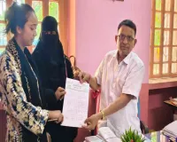 मधुपुर कॉलेज में छात्राओं का फूटा गुस्सा, गर्ल्स कॉमन रूम खोलने की उठी जोरदार मांग