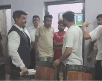 Chaibasa News: कलेक्ट्रेट के बाहर अधिवक्ताओं की सजगता से रुका जाली दस्तावेजों का कारोबार