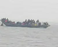 Sahebganj News: फेरी सेवा बंद होने से नावों पर क्षमता से अधिक सवारी, जान जोखिम में डालकर सफर कर रहे लोग