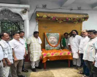दुर्गा सोरेन पुण्यतिथि पर राजमहल सांसद विजय हाँसदा ने दी श्रद्धांजलि, झामुमो नेताओं की मौजूदगी