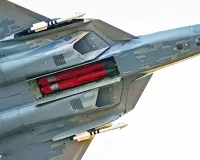 रूस ने पेश किया दो सीटों वाला Su-57D स्टील्थ फाइटर जेट, भारत कनेक्शन पर चर्चा
