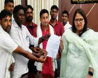 Palamu News: फोर्थ ग्रेड भर्ती में लिखित परीक्षा की मांग तेज़, छात्रों ने दी सामूहिक मुंडन की चेतावनी