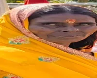 Koderma News: सड़क पर मिला महिला का शव, जमीन विवाद में हत्या का आरोप