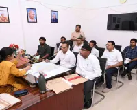 Pakur News: प्रखंड कार्यालय एवं अंचलों में कार्यों की समीक्षा, लापरवाही नहीं बरतने का निर्देश