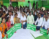 Giridih News: गैस सिलेंडर की बढ़ती कीमत और महंगाई के खिलाफ झामुमो का एकदिवसीय धरना प्रदर्शन 