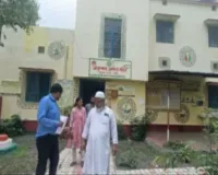 Sahebganj News: बीडीओ ने स्कूल और स्वास्थ्य केंद्र का किया औचक निरीक्षण, मिड डे मील व पढ़ाई की गुणवत्ता जांची