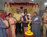 Bokaro News: करगली कार्मेल स्कूल में मेधावी छात्रों का सम्मान, 117 विद्यार्थियों को मिली ट्रॉफी और प्रशस्ति पत्र