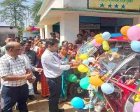 Dumka News: सशक्तिकरण का सफर: डीसी ने सखी मंडल की 4 दीदियों को सौंपी टोटो की चाबियां