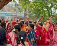 koderma News: विधायक डॉ नीरा समेत हजारों महिलाओं ने वट सावित्री की पूजा की