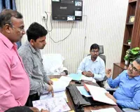 Bokaro News: डीसी अजय नाथ झा का औचक निरीक्षण, नगर परिषद के तीन कर्मियों का वेतन रोका