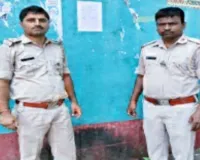 Sahebganj News: पॉक्सो एक्ट के फरार आरोपी समरुद्दीन शेख के घर चिपकाया इश्तिहार, सरेंडर नहीं किया तो होगी कुर्की-जब्ती