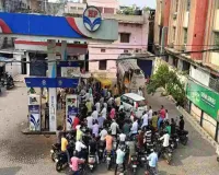 Palamu News: पेट्रोल के लिए मची त्राहि-त्राहि, ईंधन खत्म होने की अफवाह के बाद पंपों पर उमड़ी भारी भीड़