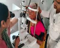 Koderma News: रोटरी क्लब की बड़ी मानवीय पहल, करमा पंचायत में 71 लोगों की हुई मुफ्त आंख जांच