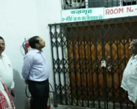 Sahebagnj News: आगामी पंचायत चुनाव को लेकर उपायुक्त दीपक कुमार दुबे ने किया EVM वेयरहाउस का निरीक्षण