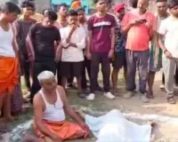 Dhanbad News: चीरागोड़ा श्मशान रोड के मैदान में मिला मोबाइल दुकानदार का शव, इलाके में तनाव