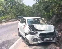 Koderma News: घाटी में दो कारों की आमने-सामने भीषण भिड़ंत, धनबाद के 4 लोग गंभीर रूप से घायल