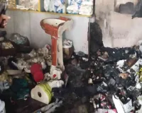 Koderma News: गोदाम में शॉर्ट सर्किट से मची तबाही, 5 लाख की हार्डवेयर सामग्री खाक