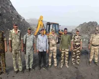 कोयला तस्करों पर सुरक्षा बलों का वज्रपात, बूटू बाबू बंगला इलाके में भारी मात्रा में अवैध कोयला नष्ट