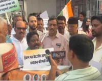 Hazaribagh News: पेट्रोल-डीजल की बढ़ती कीमतों के खिलाफ पेट्रोल पंपों पर चलाया हस्ताक्षर अभियान