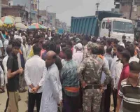 नवविवाहिता काजल परवीन की मौत पर बवाल: शव रखकर कोडरमा-गिरिडीह मार्ग जाम, पुलिस प्रशासन के खिलाफ नारेबाजी