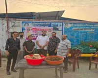 Koderma News: मारवाड़ी युवा मंच के सदस्यों ने गौ माताओं को खिलाया 41 किलो गुड़ और रोटियां