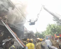 लखनऊ कोचिंग आग हादसे में बड़ा एक्शन, 4 गिरफ्तार और 4 अधिकारी सस्पेंड