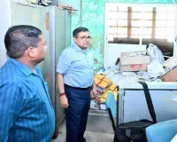 Bokaro News: डीसी अजय नाथ झा ने किया डीईओ कार्यालय का औचक निरीक्षण