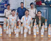 साहिबगंज रेलवे स्टेशन से 34 बोतल विदेशी शराब बरामद, तस्कर सामान छोड़कर फरार