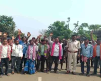 Pakur News: सड़क नहीं तो आंदोलन! पाकुड़िया में ग्रामीणों ने किया चक्काजाम, प्रशासन के खिलाफ फूटा गुस्सा