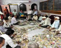 मां विंध्यवासिनी मंदिर के दान पात्रों से निकले 18.27 लाख रुपये, प्रशासन ने कराई गणना