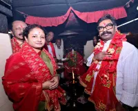 मुख्यमंत्री हेमन्त सोरेन ने पत्नी कल्पना सोरेन संग माँ दिउड़ी मंदिर में की पूजा-अर्चना
