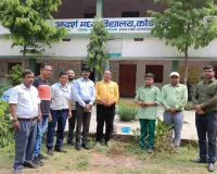 Koderma News: आदर्श मध्य विद्यालय में धूमधाम से मनाया गया 12वां विश्व योग दिवस
