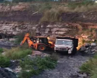 Dhanbad News: मुराईडीह और बरमसिया में सीआईएसएफ की बड़ी कार्रवाई, 45 टन अवैध कोयला जब्त