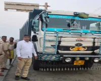 Giridih News: जीटी रोड पर परिवहन विभाग की बड़ी कार्रवाई, 5 ओवरलोड भारी वाहन जब्त