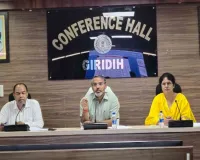 Giridih News: उपायुक्त रामनिवास यादव ने की आपूर्ति विभाग की योजनाओं की उच्चस्तरीय समीक्षा