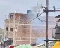 koderma News: मरचोई मोड़ हाट बाजार में गिरा हाई वोल्टेज चालू तार, मची भारी भगदड़