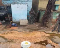 Hazaribagh News: उपायुक्त हेमन्त सती के निर्देश पर 300 लीटर अवैध महुआ शराब जब्त