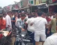 Godda News: पोड़ैयाहाट में मुखिया पर ताबड़तोड़ फायरिंग, गुस्से में बाजार बंद कर थाने पहुंचे ग्रामीण