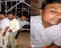तेज रफ्तार वाहन रोकने पर मनबढ़ों का तांडव, घर में घुसकर पिस्तौल तानी; ग्रामीणों ने चार को दबोचा