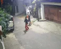 आरएसएस कार्यालय पर पेट्रोल बम फेंककर दिल्ली भाग रहे थे आरोपी, चलती ट्रेन में ऐसे चढ़ा पुलिस के हत्थे